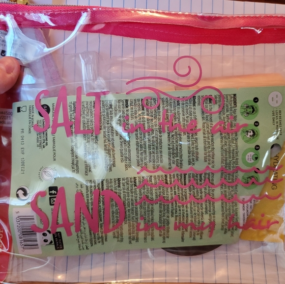 Cvs beauty bag with makeup - Picture 1 of 2